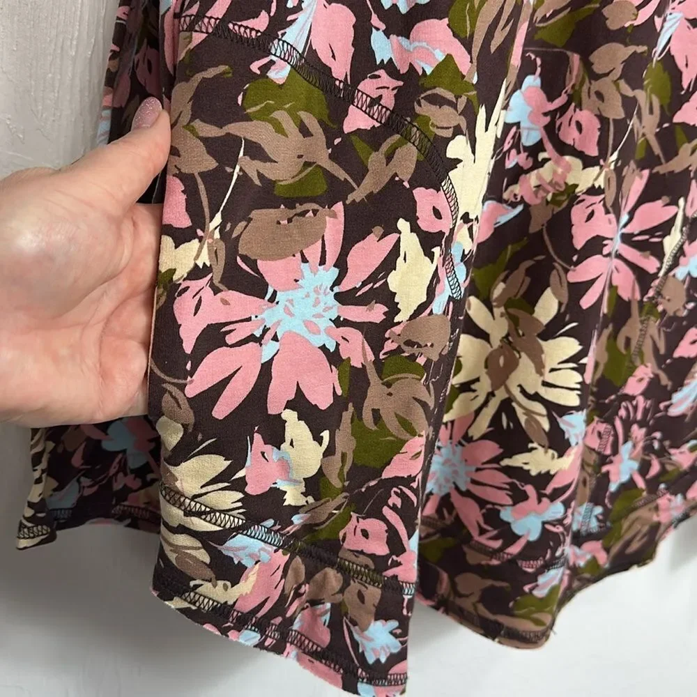 Zuda Z-Knit Floral Curved Hem Long Sleeve Pullover With Pockets Size S
